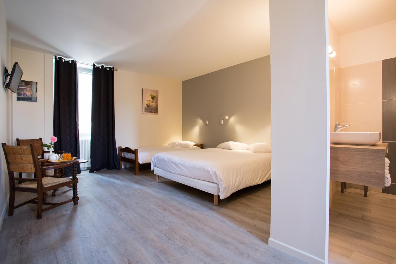 Hotel Restaurant Le Sully Saint-Saud-Lacoussiere ภายนอก รูปภาพ