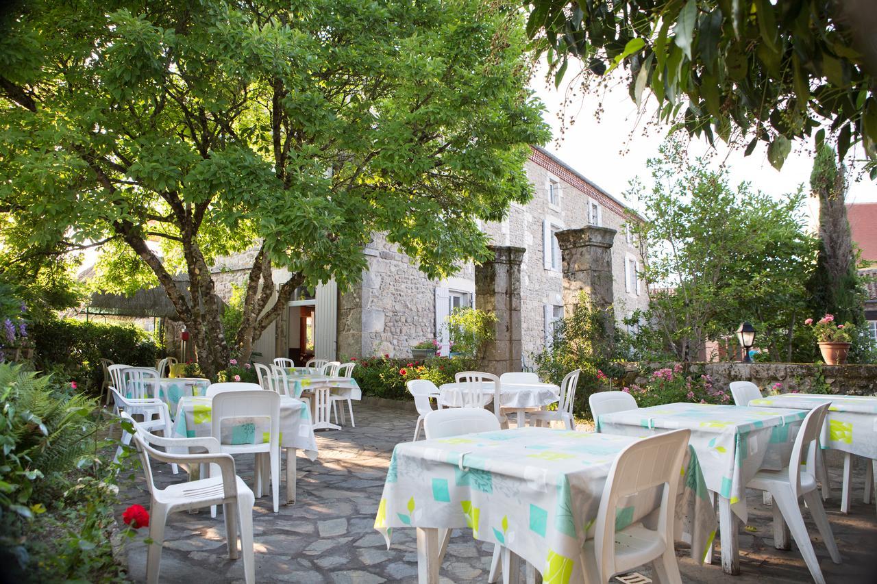 Hotel Restaurant Le Sully Saint-Saud-Lacoussiere ภายนอก รูปภาพ