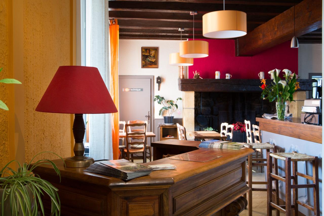Hotel Restaurant Le Sully Saint-Saud-Lacoussiere ภายนอก รูปภาพ